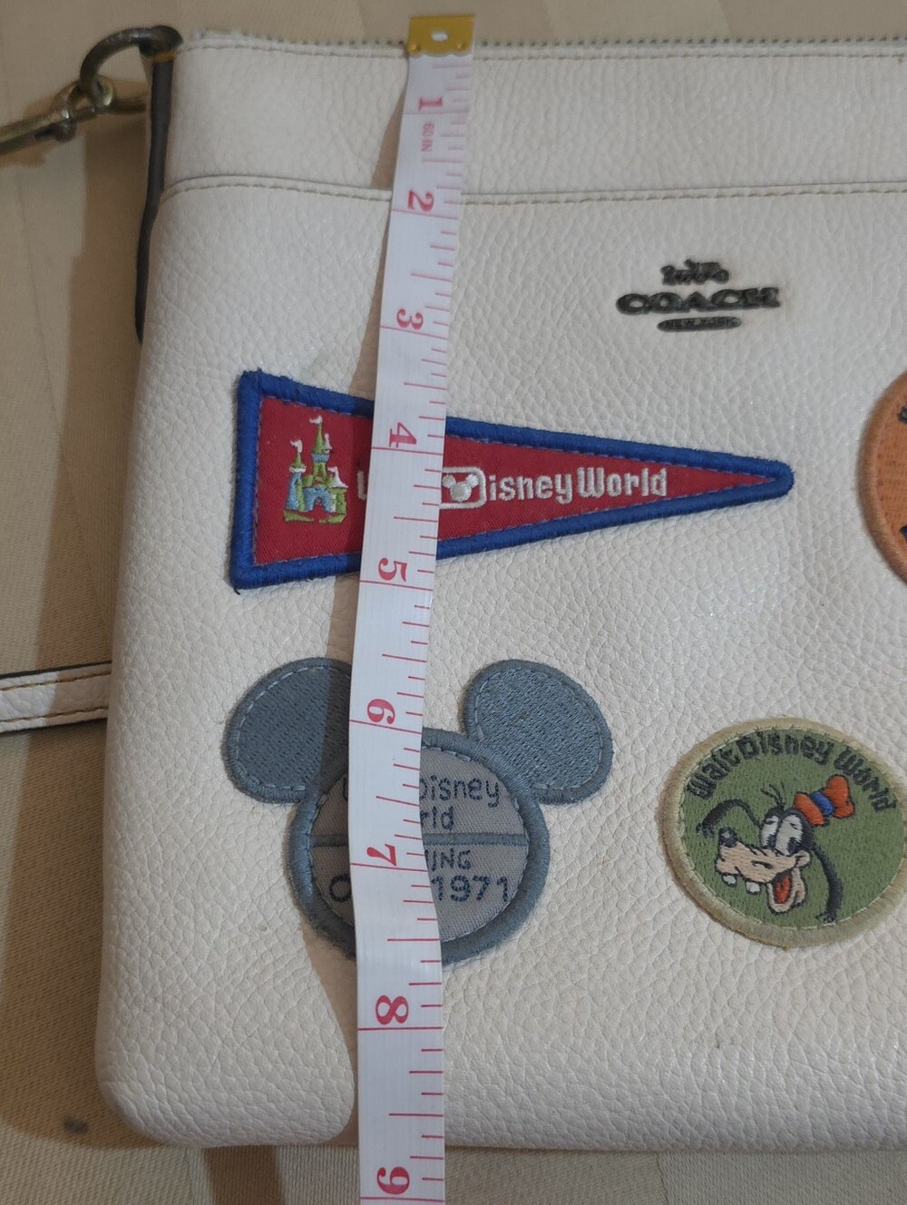 RARE COACH DISNEY X C8573 LEATHER CROSSBODY - Picture 4 of 9